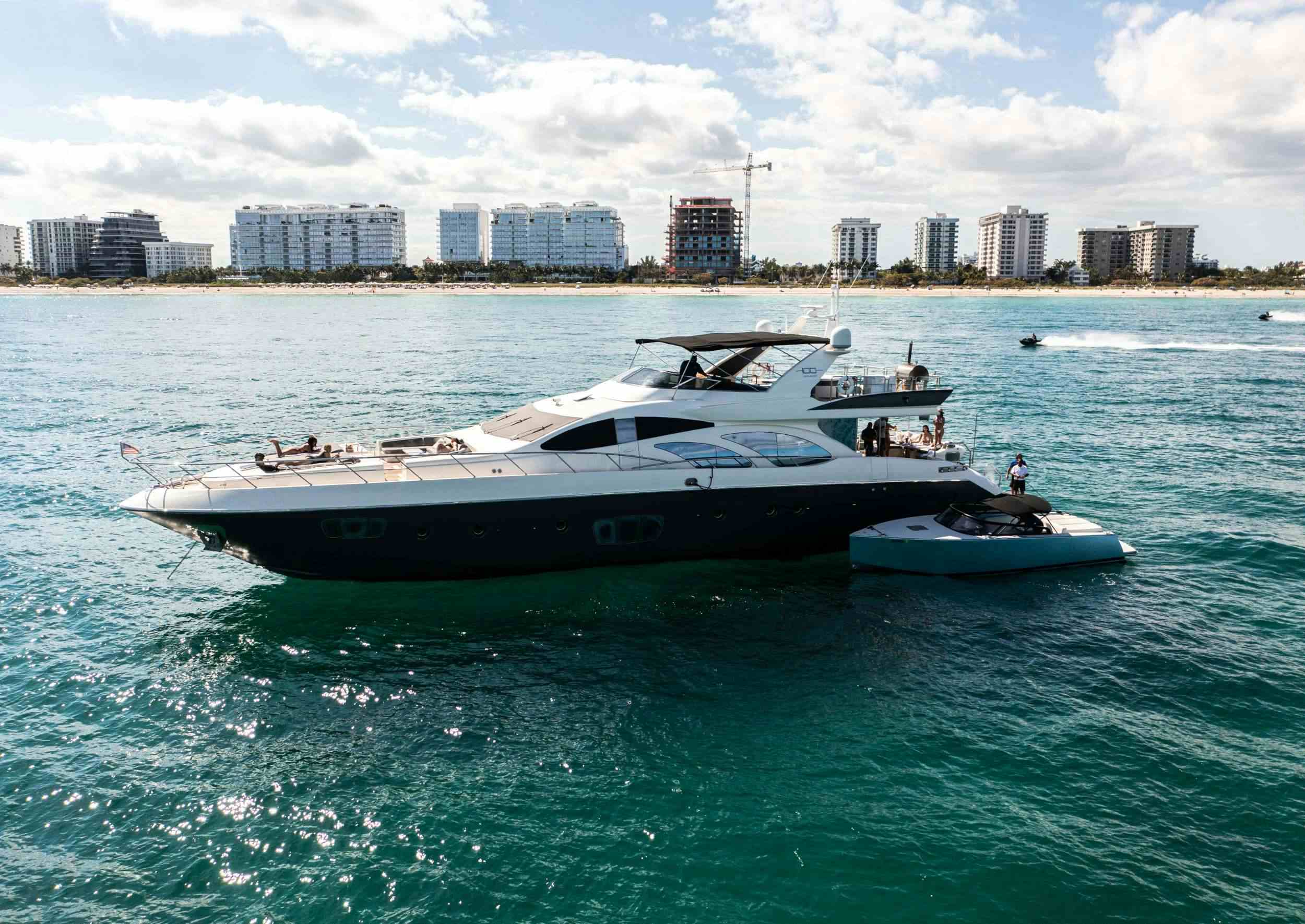 Intervention - Motor Boat Charter Bahamas & Boat hire in Florida & Bahamas 1
