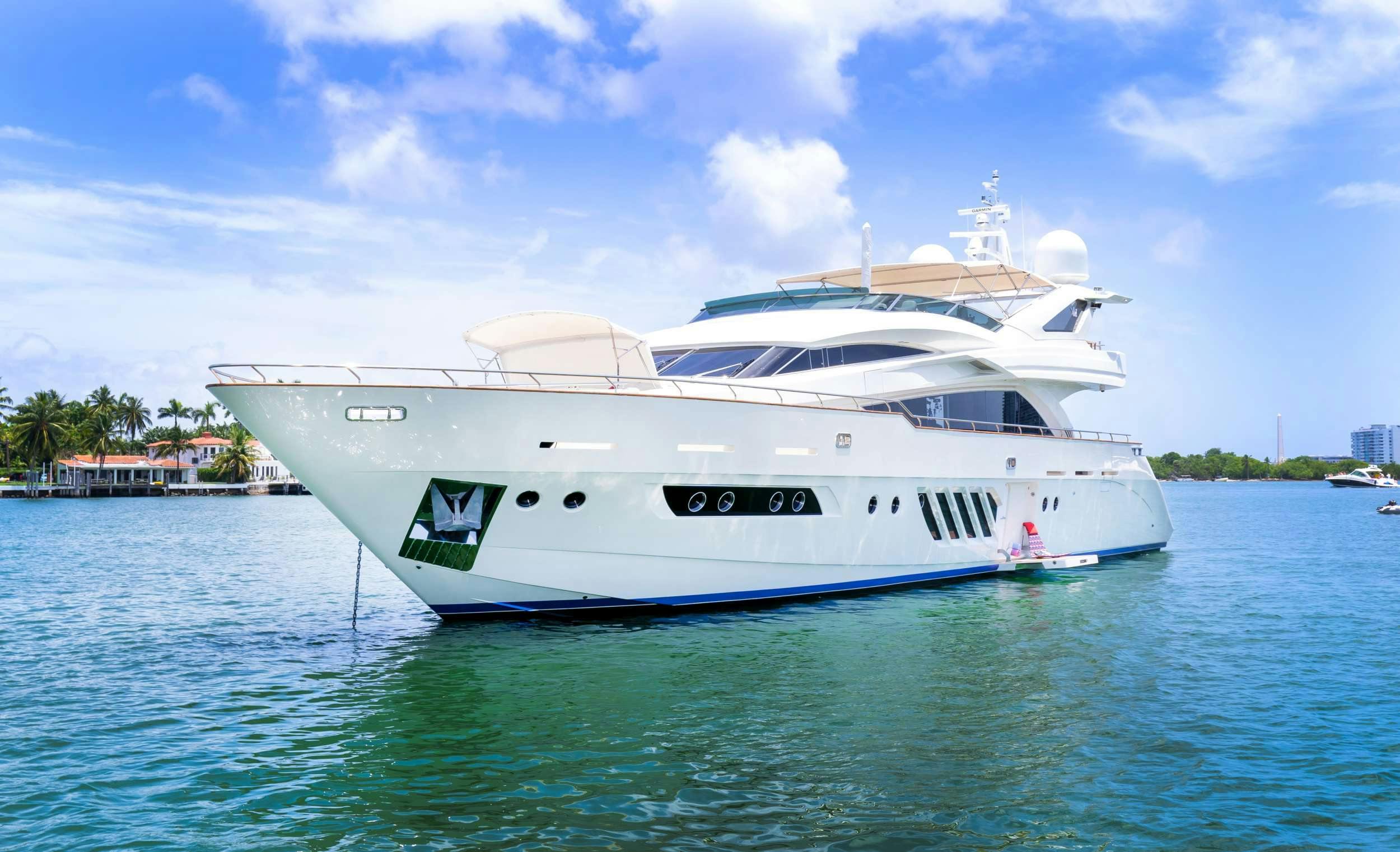 95 DOMINATOR - Yacht Charter USA & Boat hire in US East Coast & Bahamas 1
